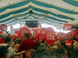 Das rote Meer von Vilshofen - eine tolle Stimmung herrschte im proppenvollen Zelt